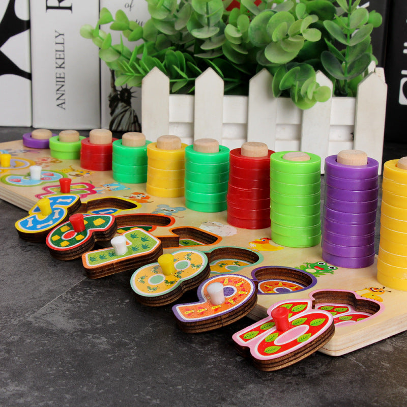 Buntes Lernpuzzle mit Buchstaben und Zahlen